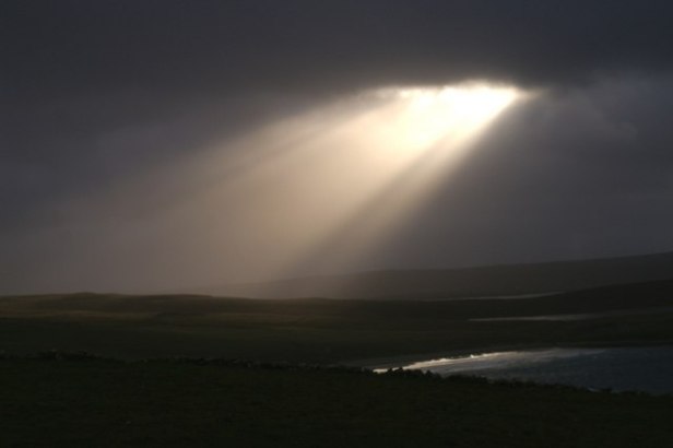 Shaft_of_light,_Westing_-_geograph.org.uk_-_583541